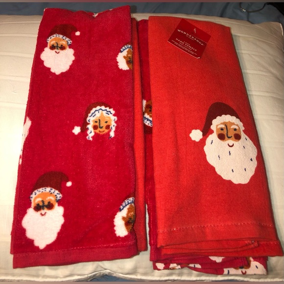 Wonder shop Christmas hand towels NWT - Picture 2 of 3